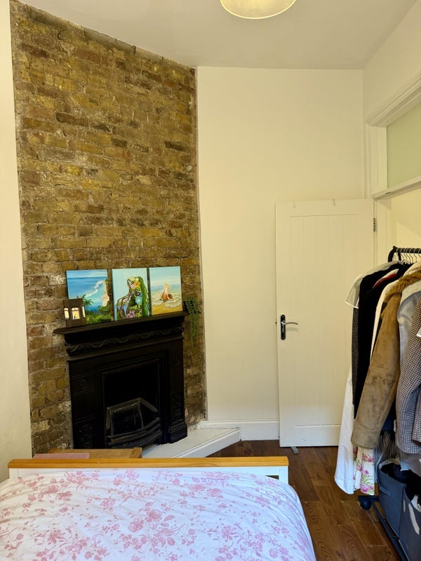 Room Langley Lane in Greater London