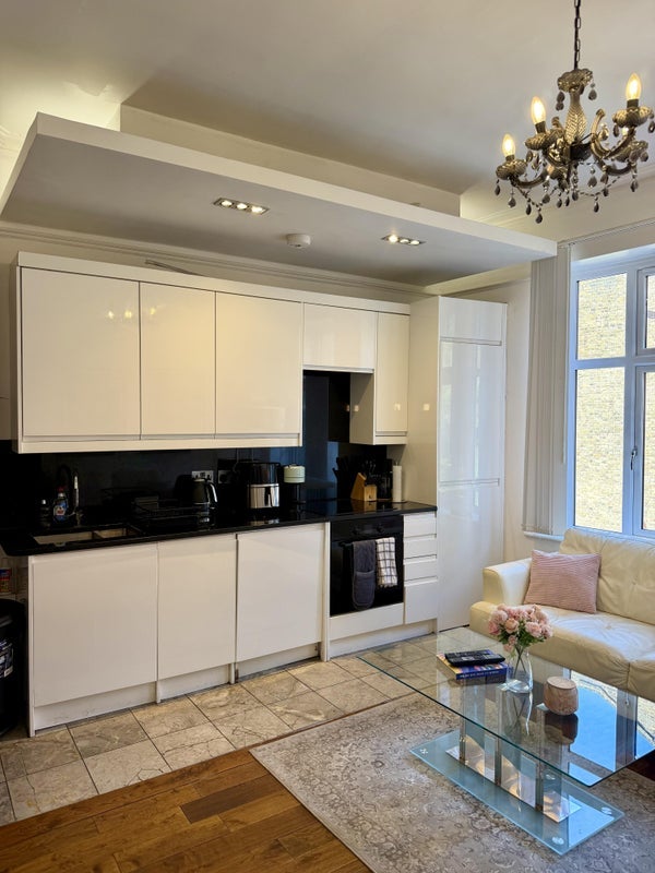 Room Langley Lane in Greater London