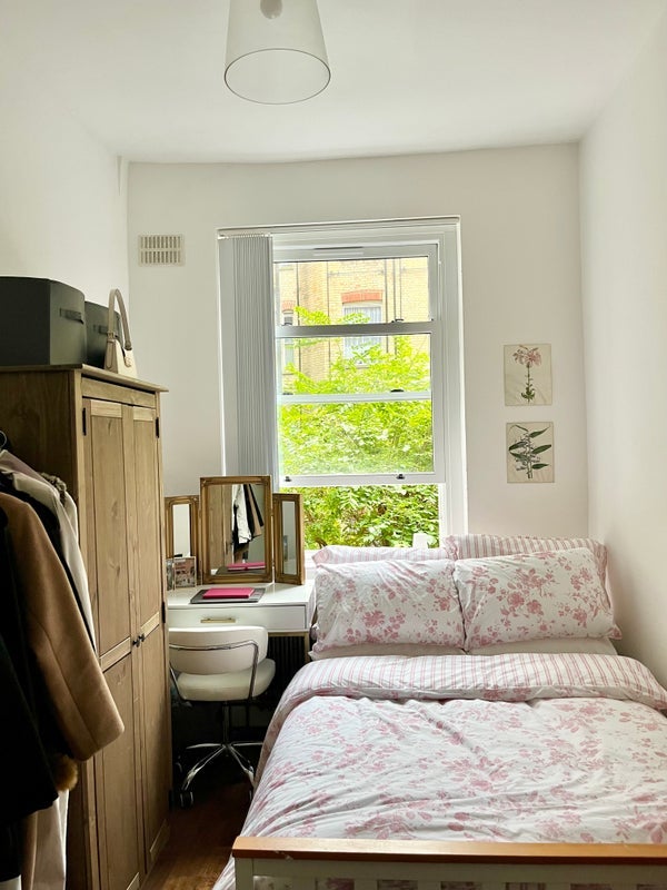 Room Langley Lane in Greater London