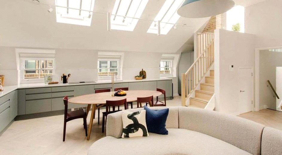 Flat Weymouth Mews in City of Westminster