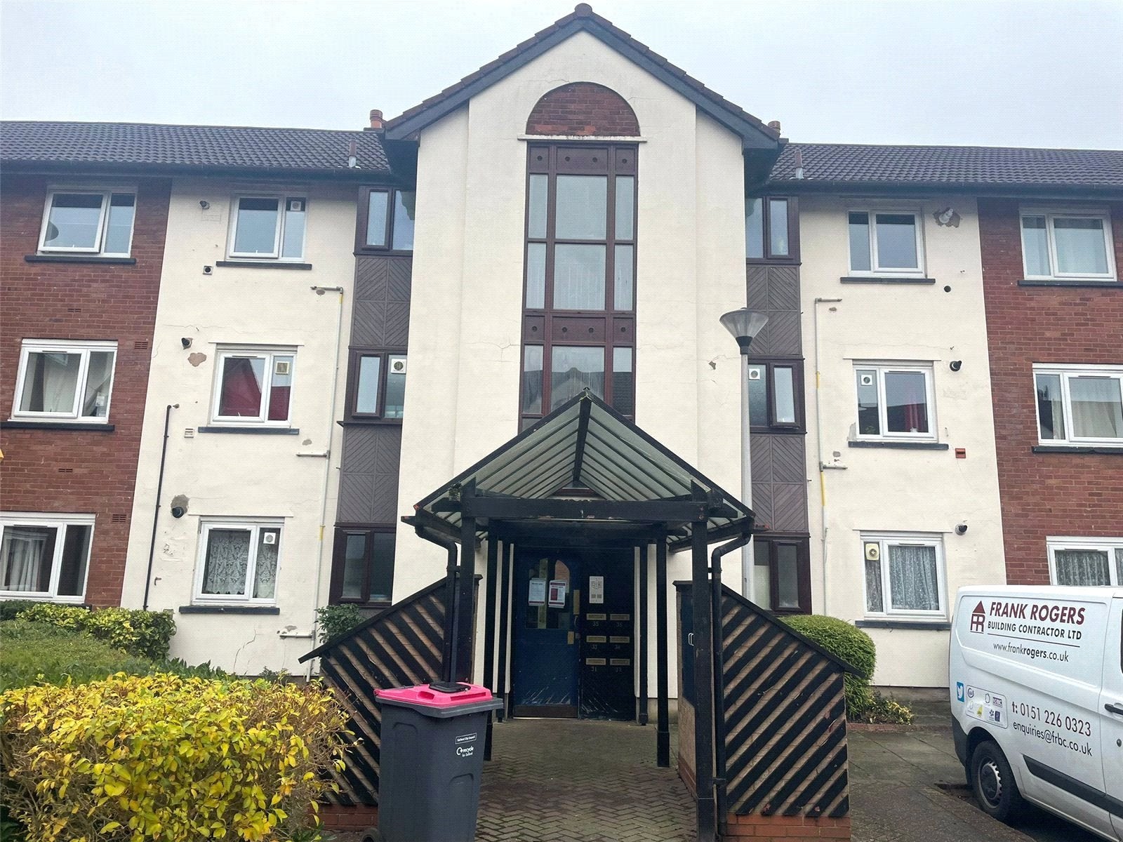 Flat Canterbury Gardens in Salford