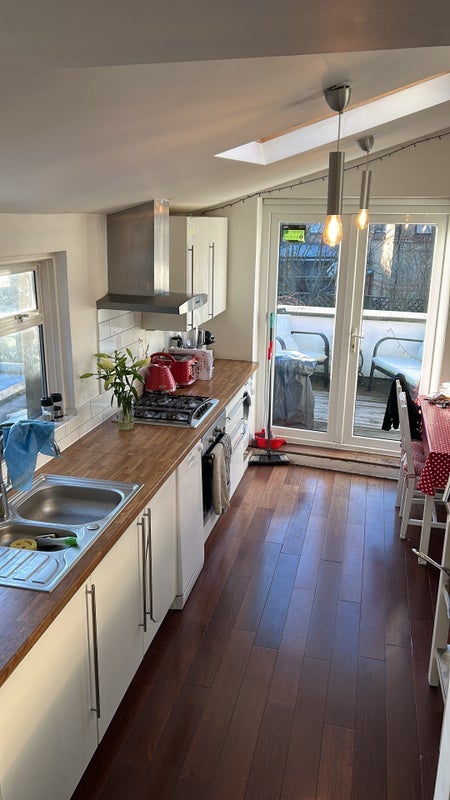 Room Ormeley Road in Greater London