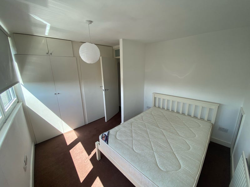 Room Ormeley Road in Greater London