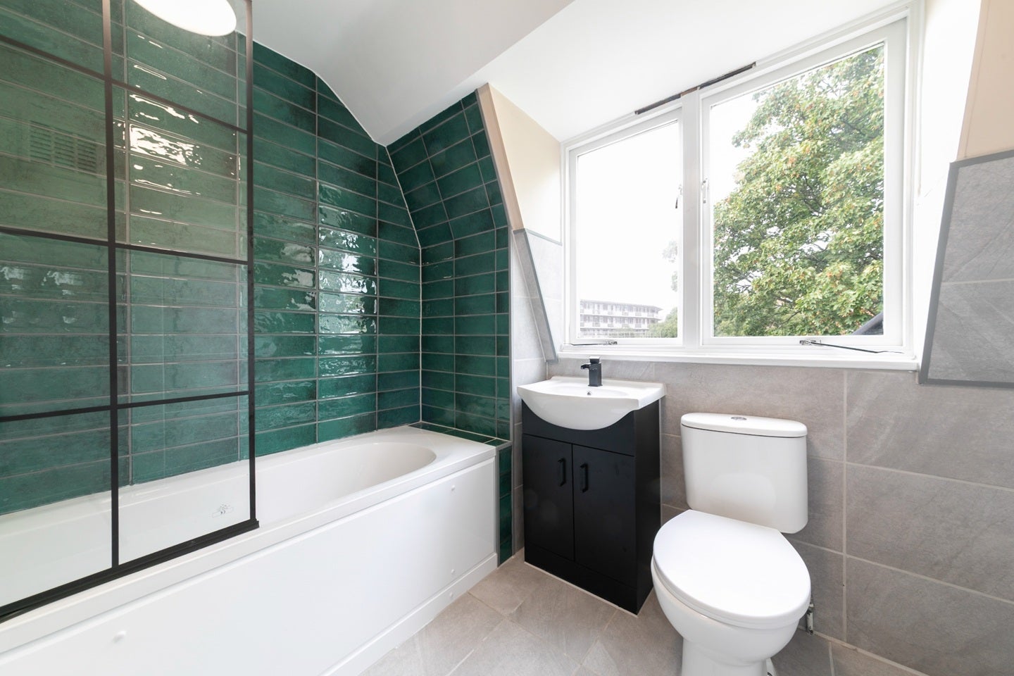 Flat Crowndale Road in Greater London