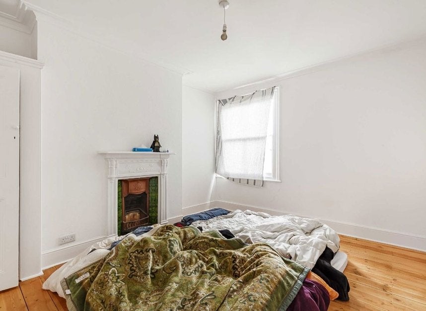 Flat Sheen Road in Greater London