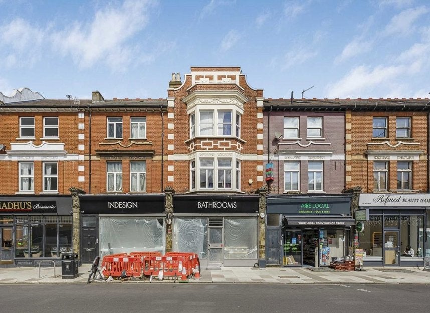 Flat Sheen Road in Greater London