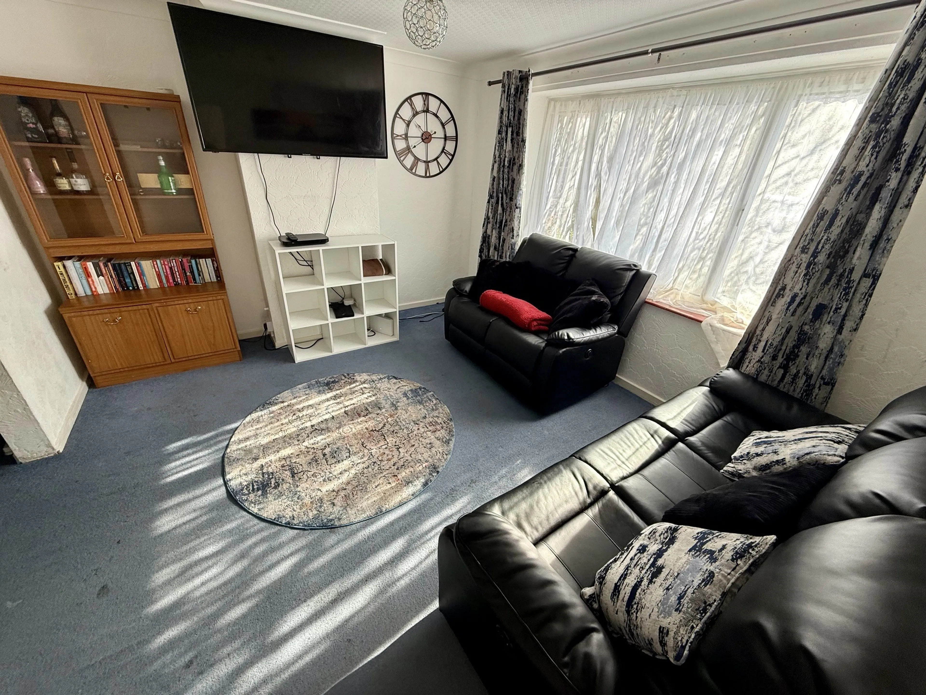 House Cotswold Gardens in Luton