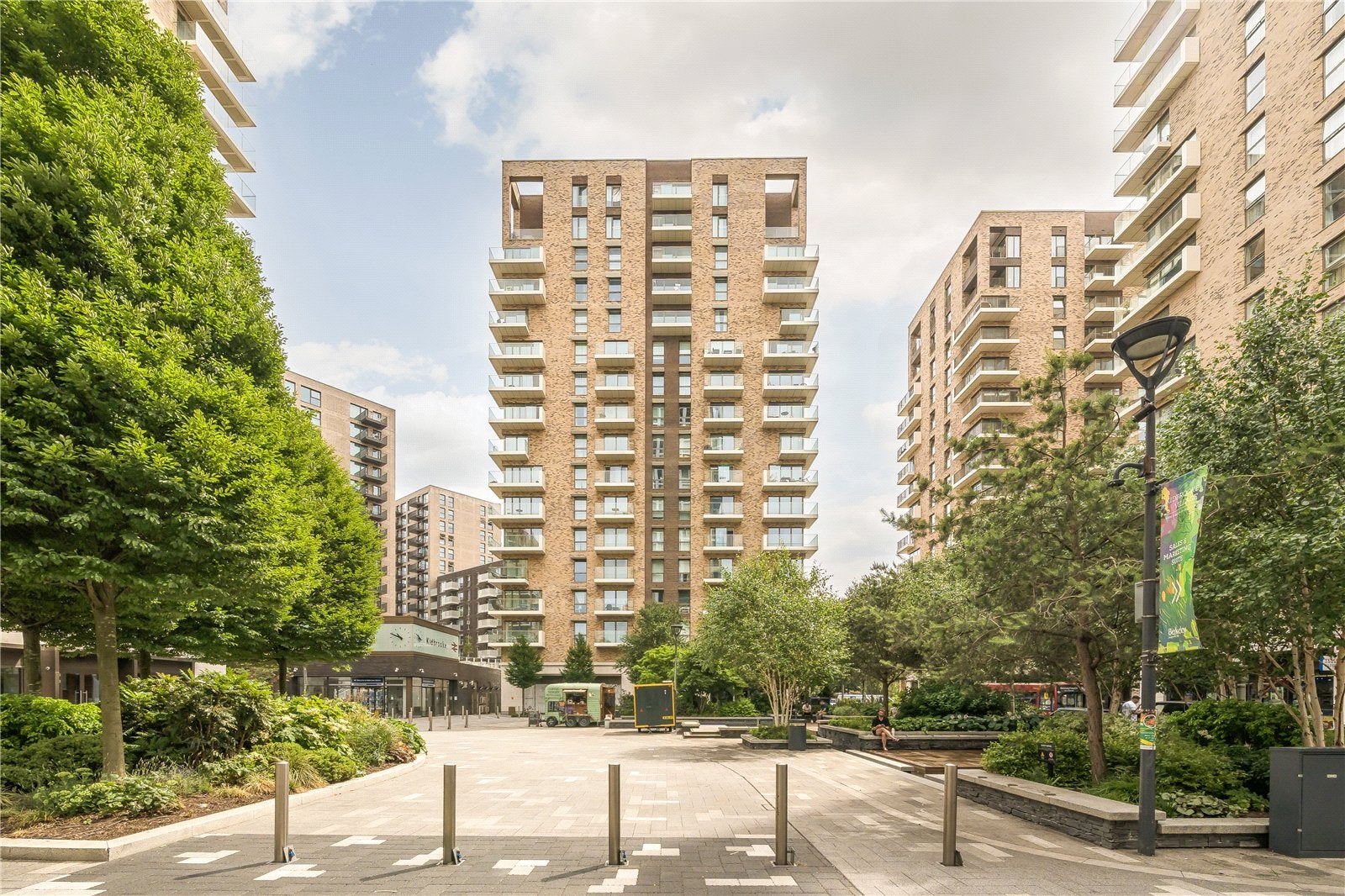 Flat Plowden Road in Greater London