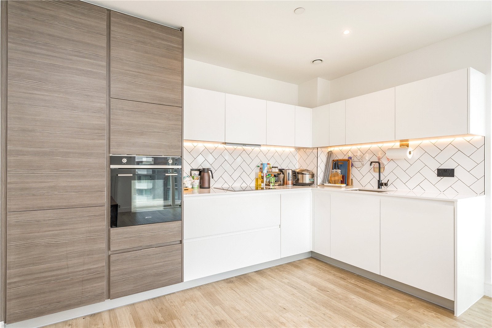 Flat Plowden Road in Greater London