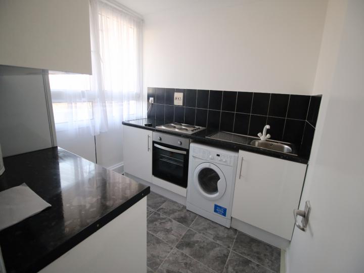 Flat Glamis Road in London