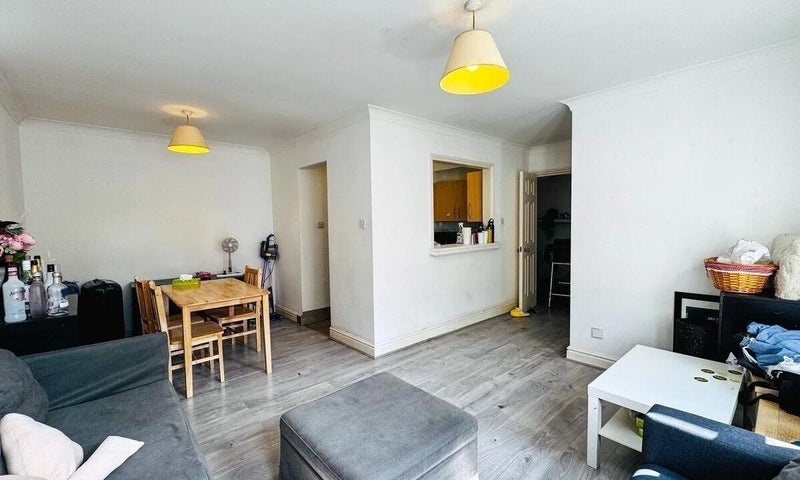 Flat Pied Bull Yard in Greater London
