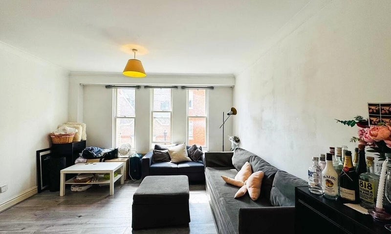 Flat Pied Bull Yard in Greater London