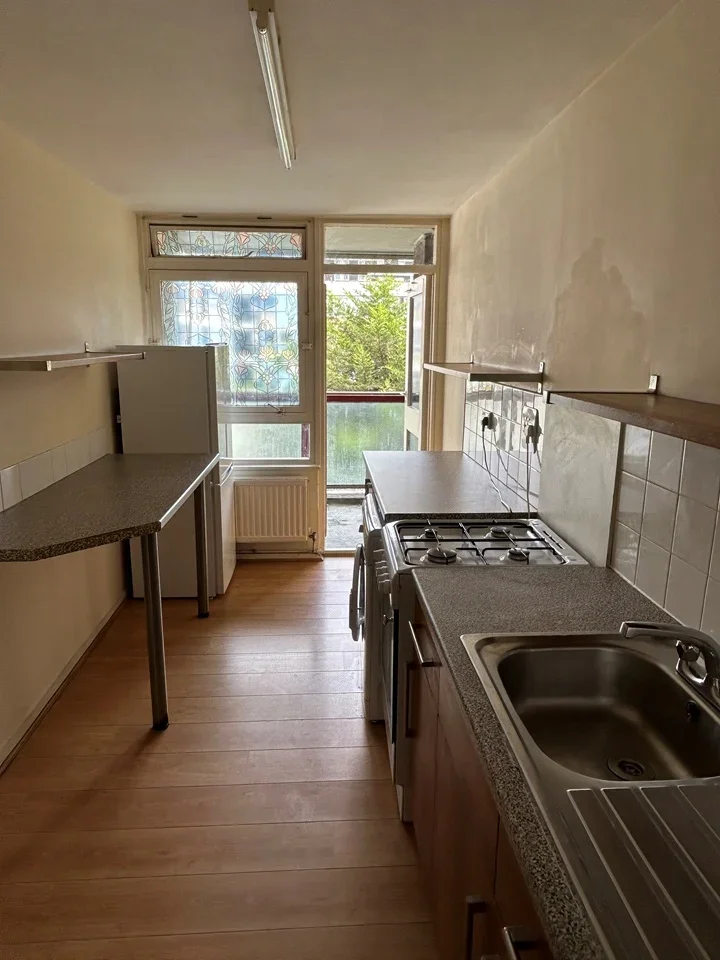 Flat Benyon Road in Greater London