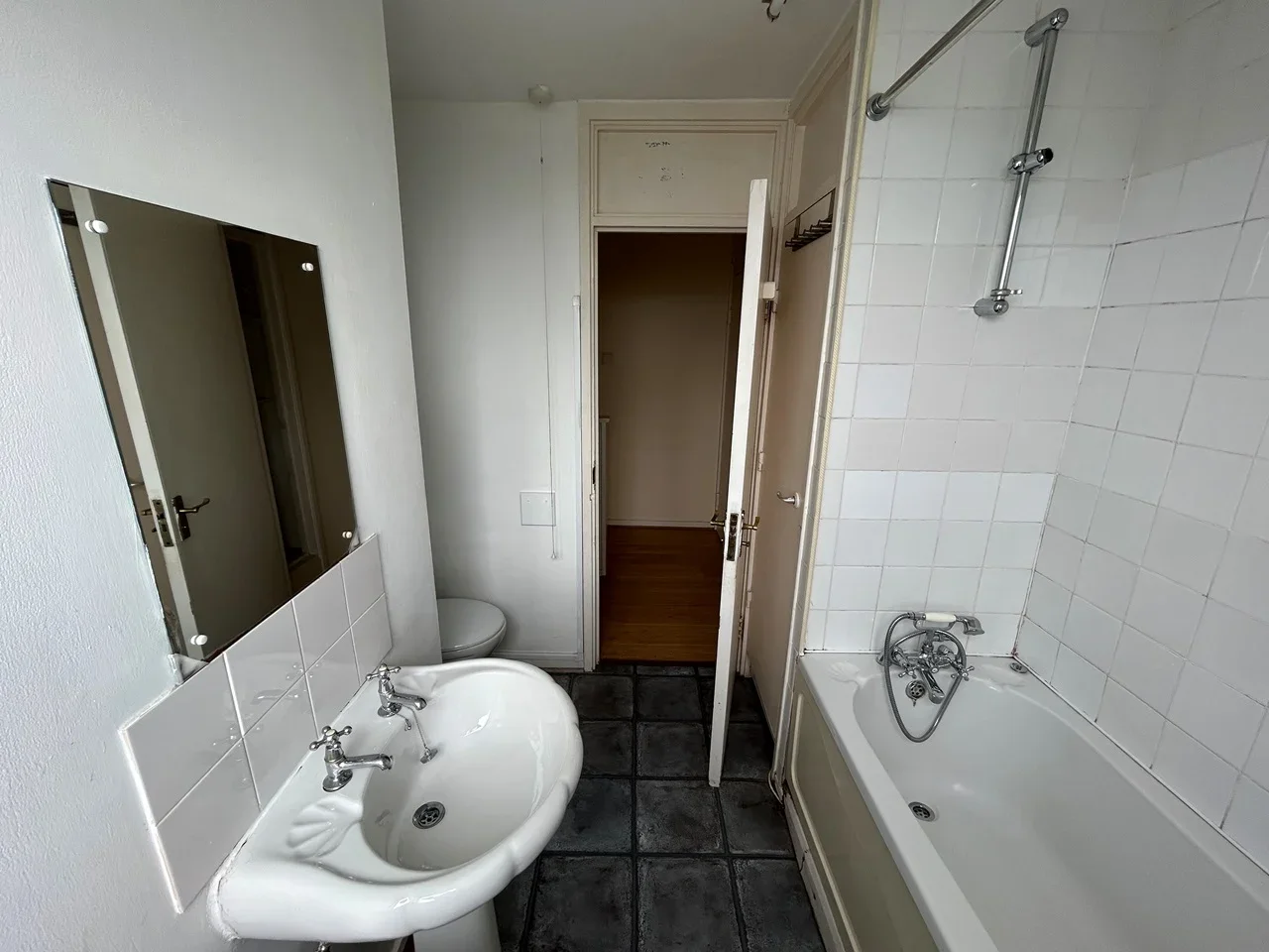 Flat Benyon Road in Greater London