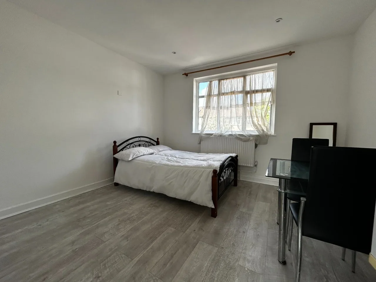 Flat Brentvale Avenue in Greater London