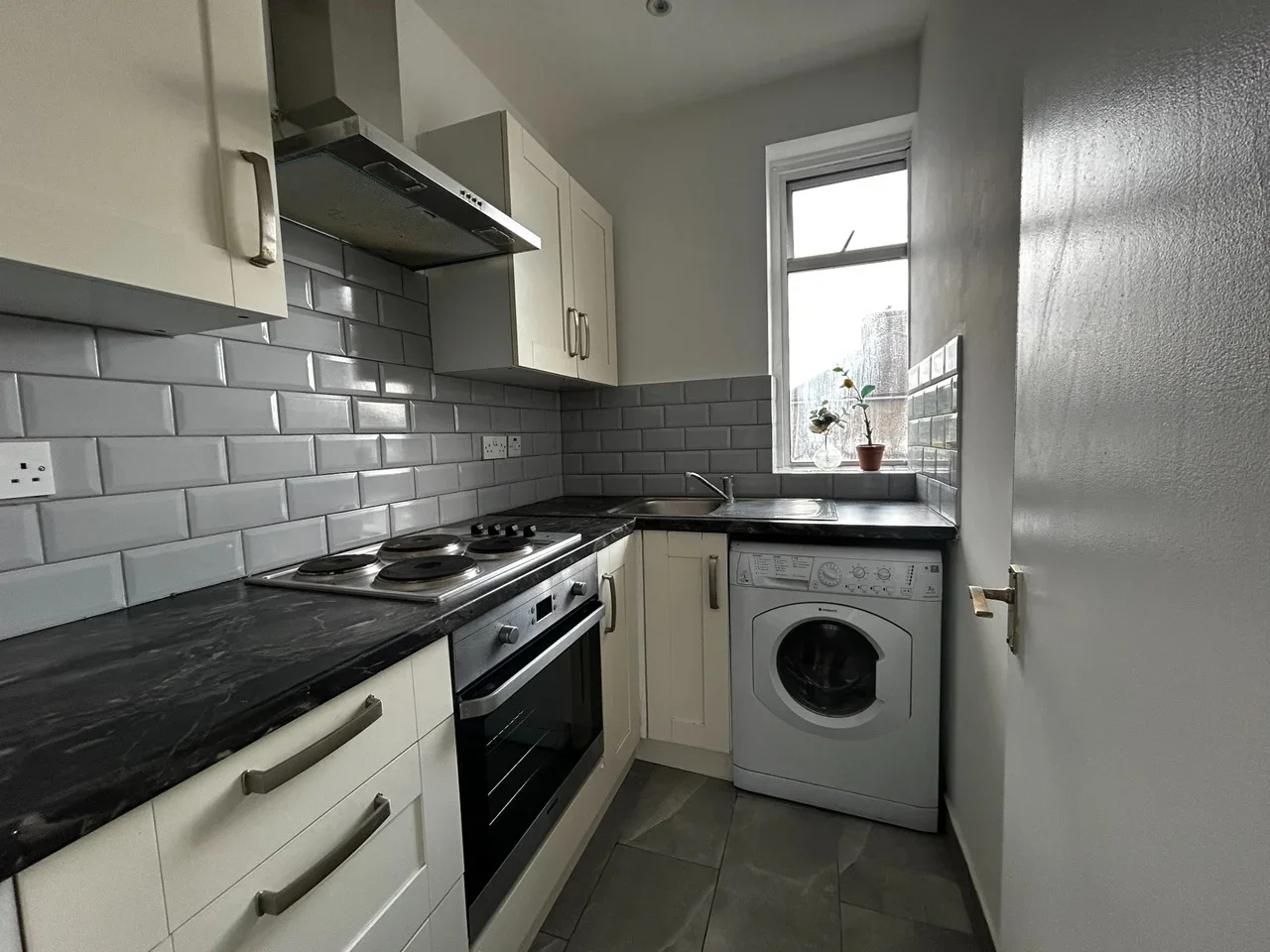 Flat Brentvale Avenue in Greater London