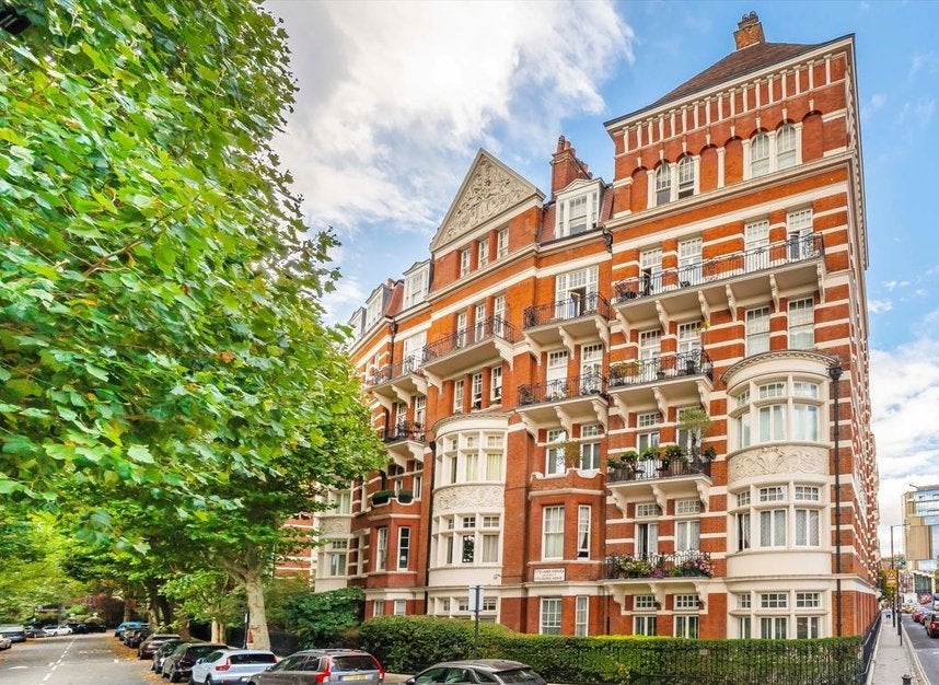 Flat Fitz-James Avenue in Greater London