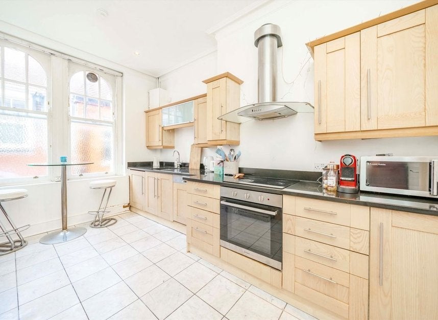 Flat Fitz-James Avenue in Greater London