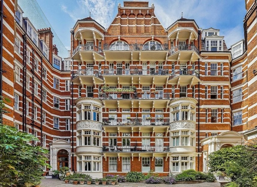 Flat Fitz-James Avenue in Greater London