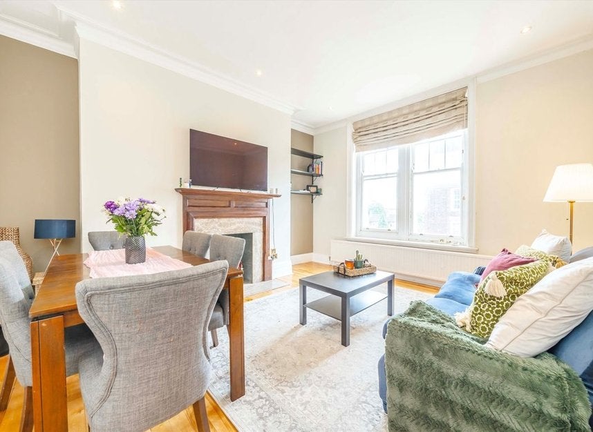 Flat Fitz-James Avenue in Greater London
