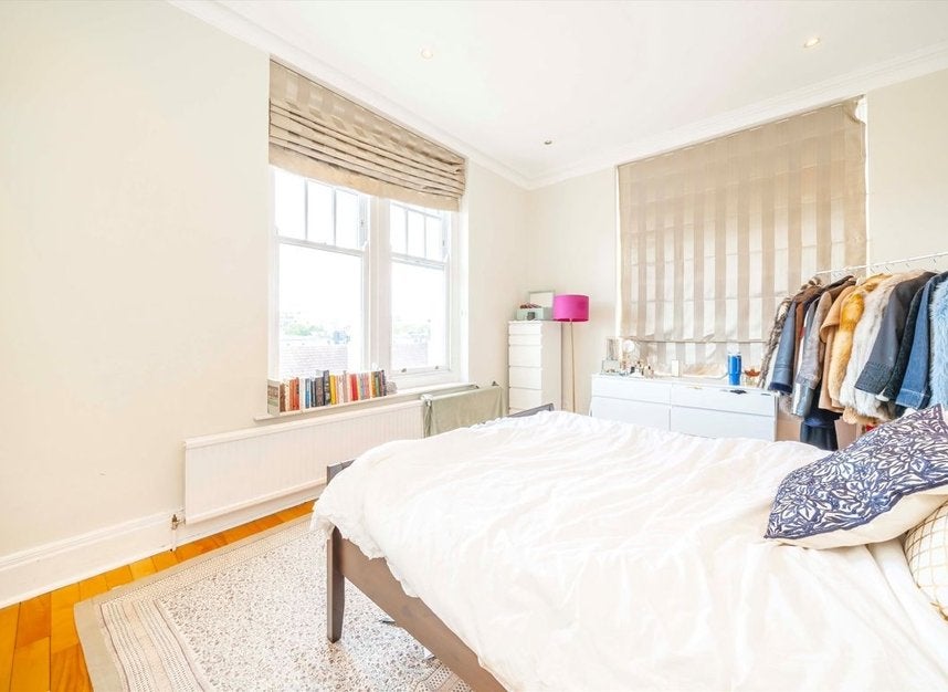 Flat Fitz-James Avenue in Greater London