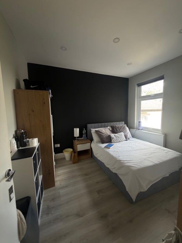 Room Inverine Road in Greater London