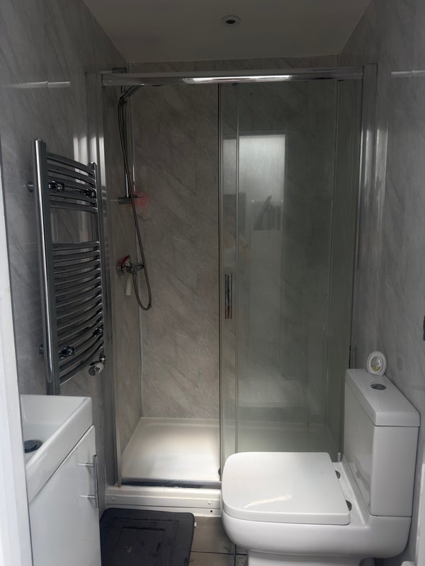 Room Inverine Road in Greater London