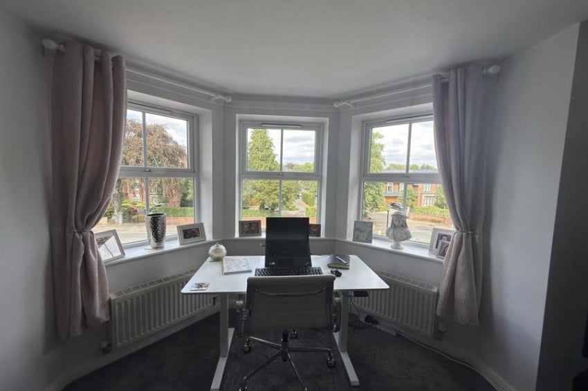 Flat Northenden Road in Trafford