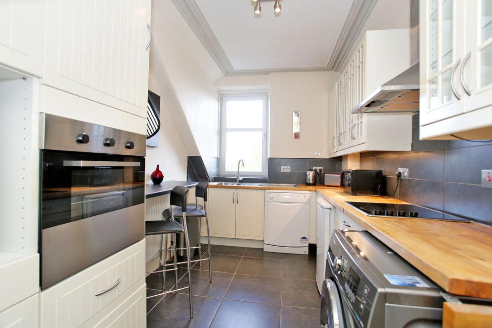 Flat Rosemount Place in Aberdeen City
