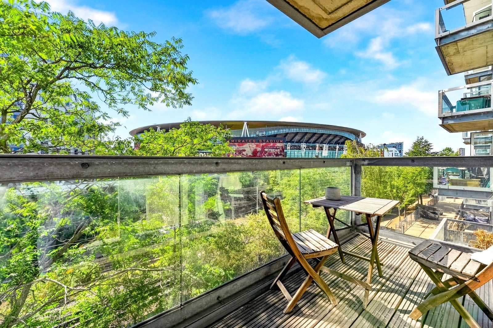 Flat Drayton Park in Greater London