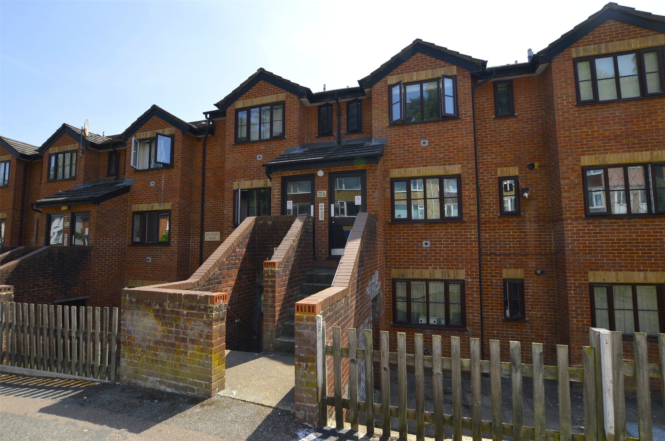 Flat Garlands Road in Reigate and Banstead