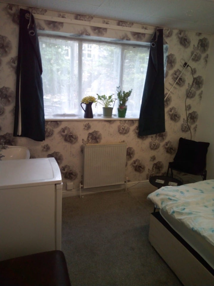 Room West Park Street in Kirklees