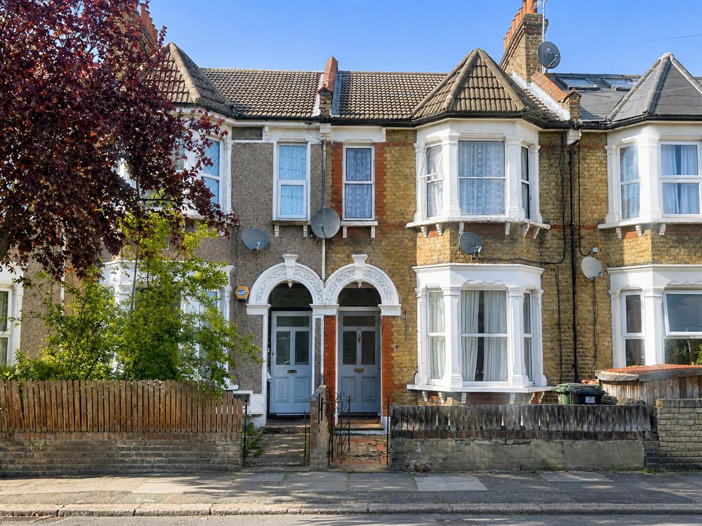 Flat Medusa Road in Greater London