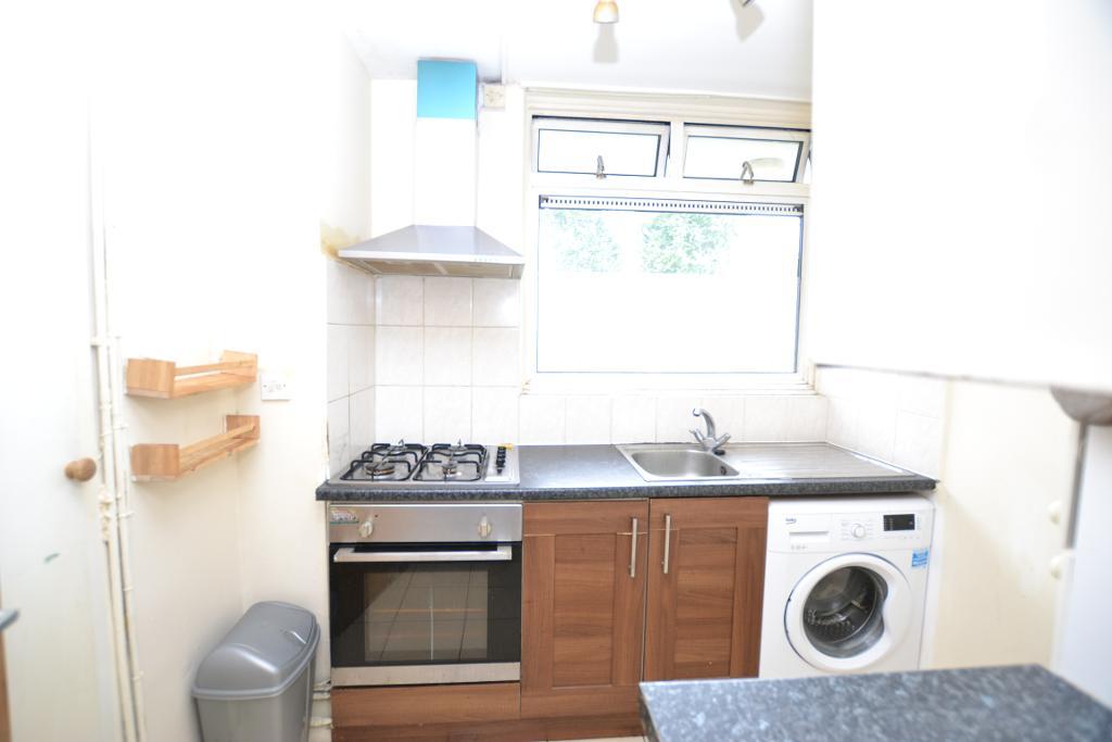 Flat Bigland Street in Greater London