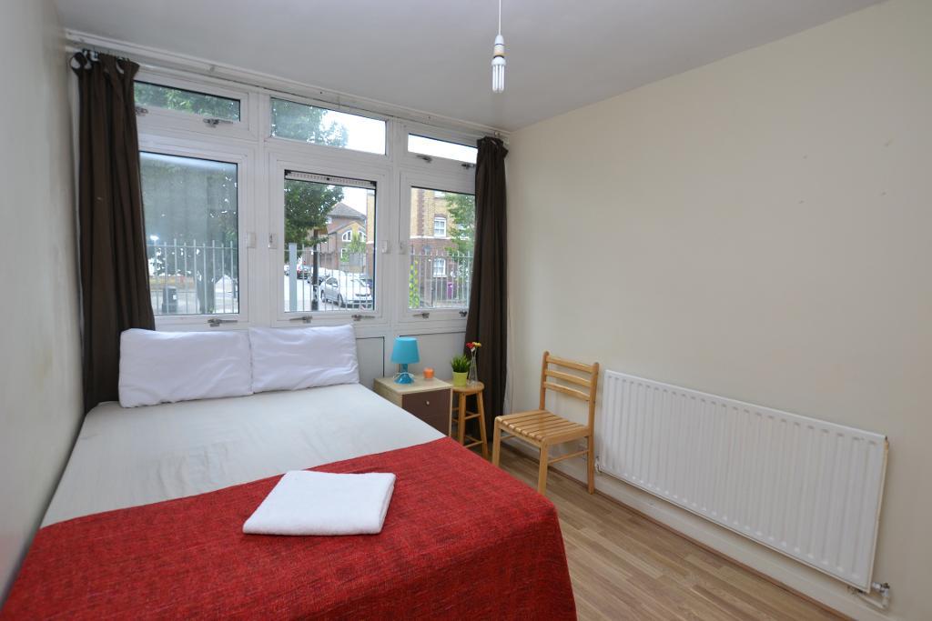 Flat Bigland Street in Greater London