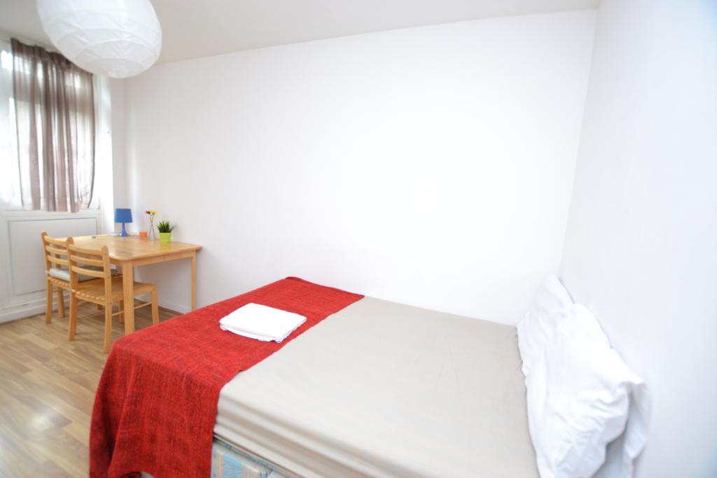Flat Bigland Street in Greater London