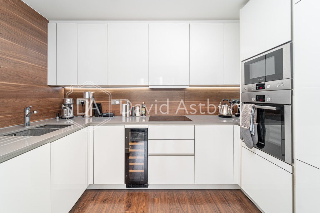 Flat Devan Grove in London