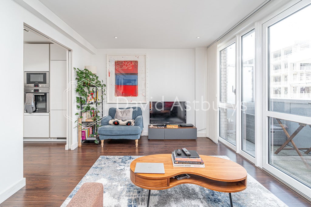 Flat Devan Grove in London