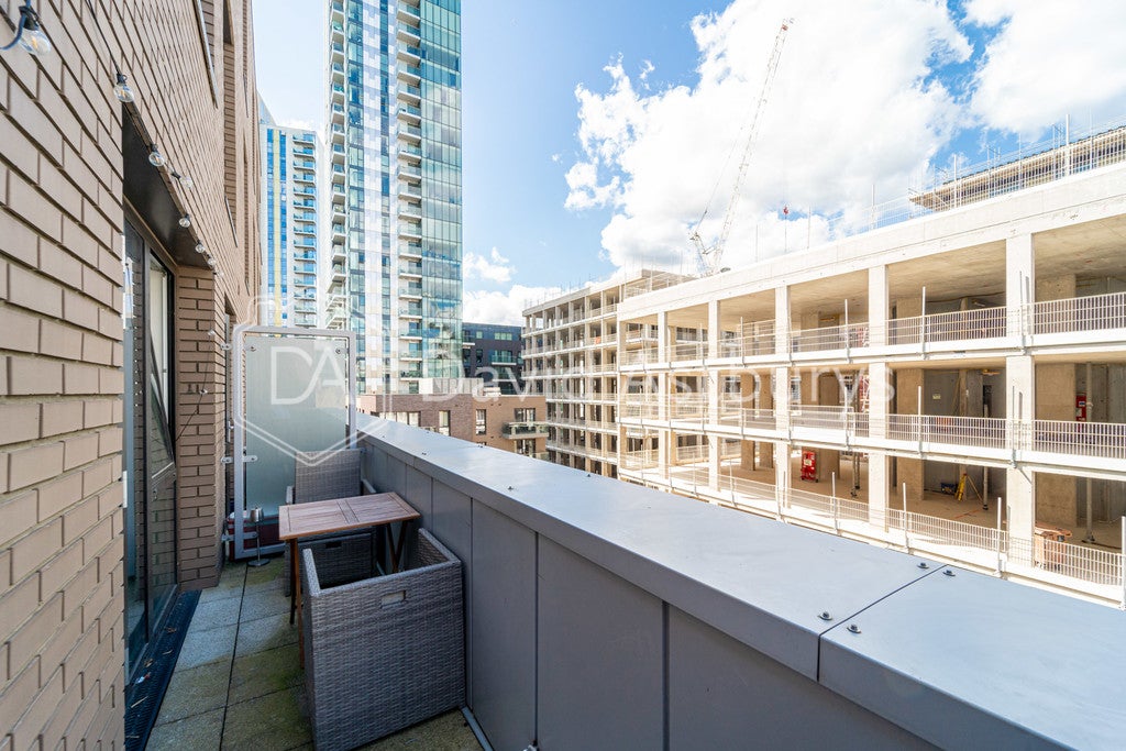 Flat Devan Grove in London