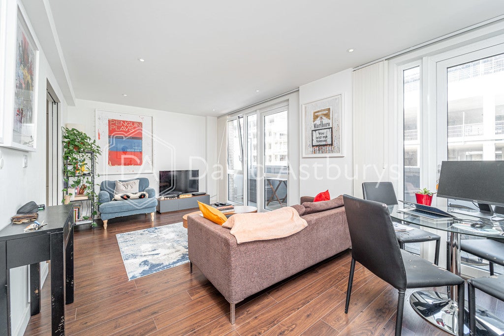 Flat Devan Grove in London