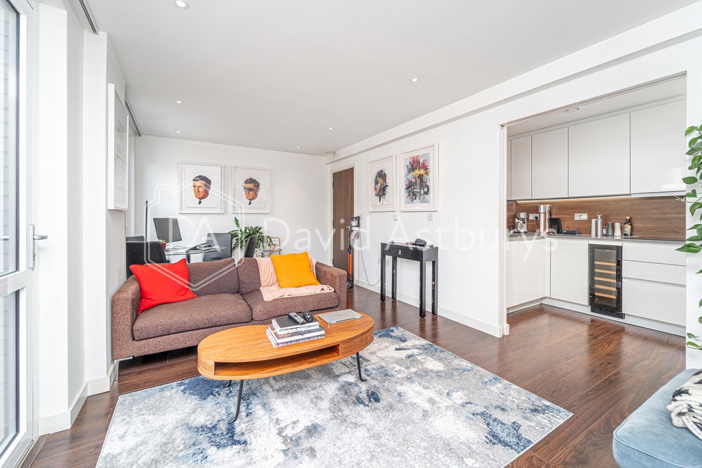 Flat Devan Grove in London