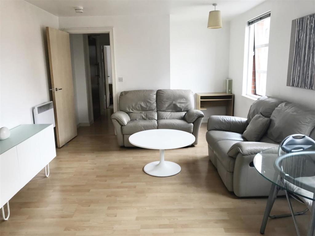 Flat Lower Ormond Street in Manchester