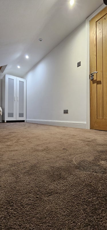 Room Vicarage Road in Greater London