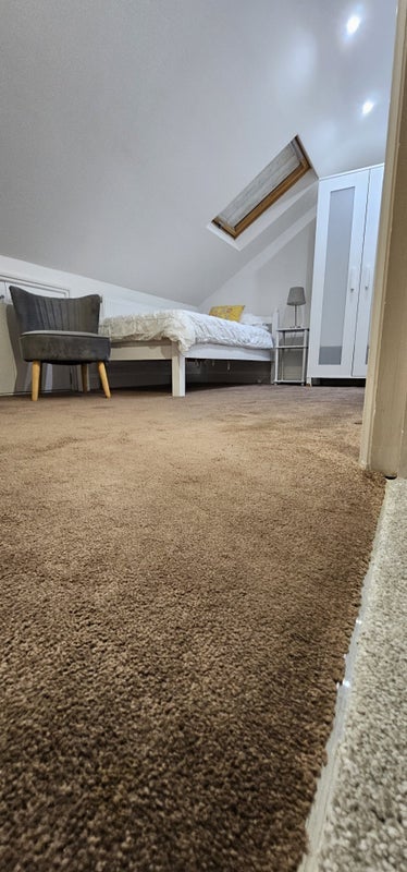 Room Vicarage Road in Greater London