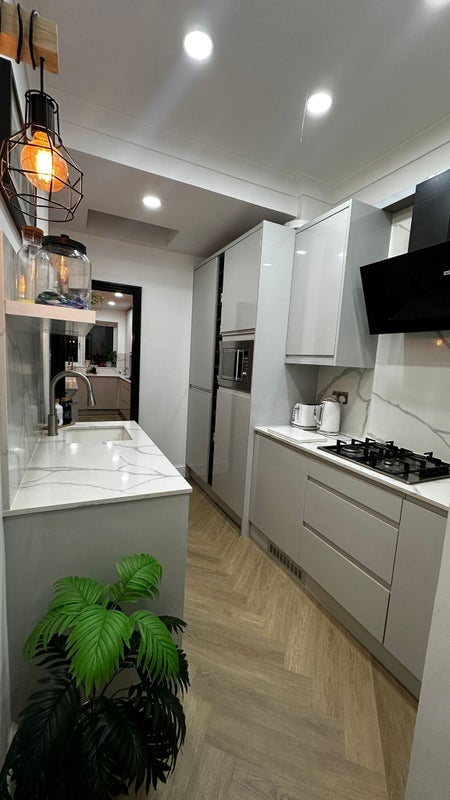 Room Vicarage Road in Greater London
