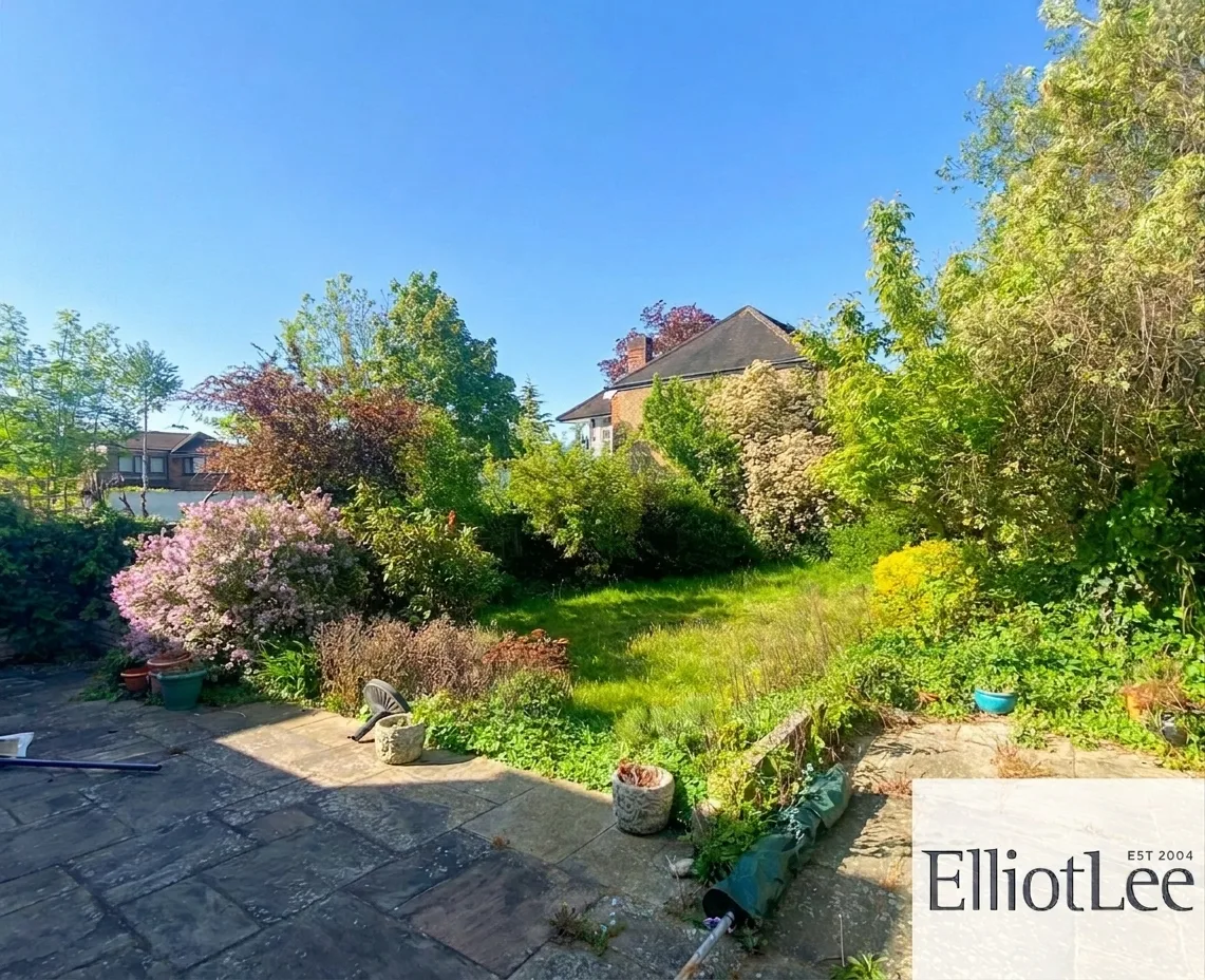 House Marsh Lane in Greater London