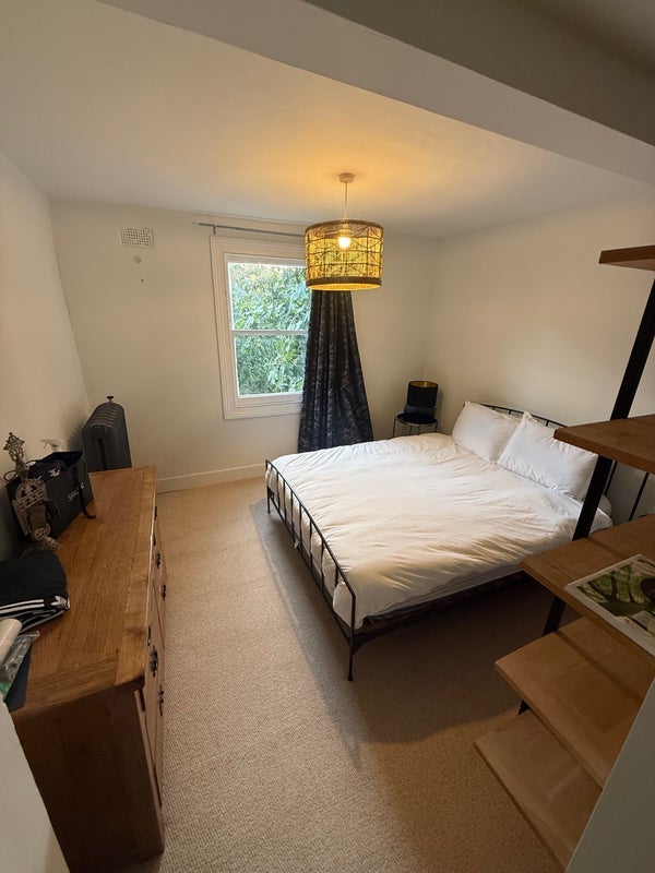 Room Bayston Road in Greater London