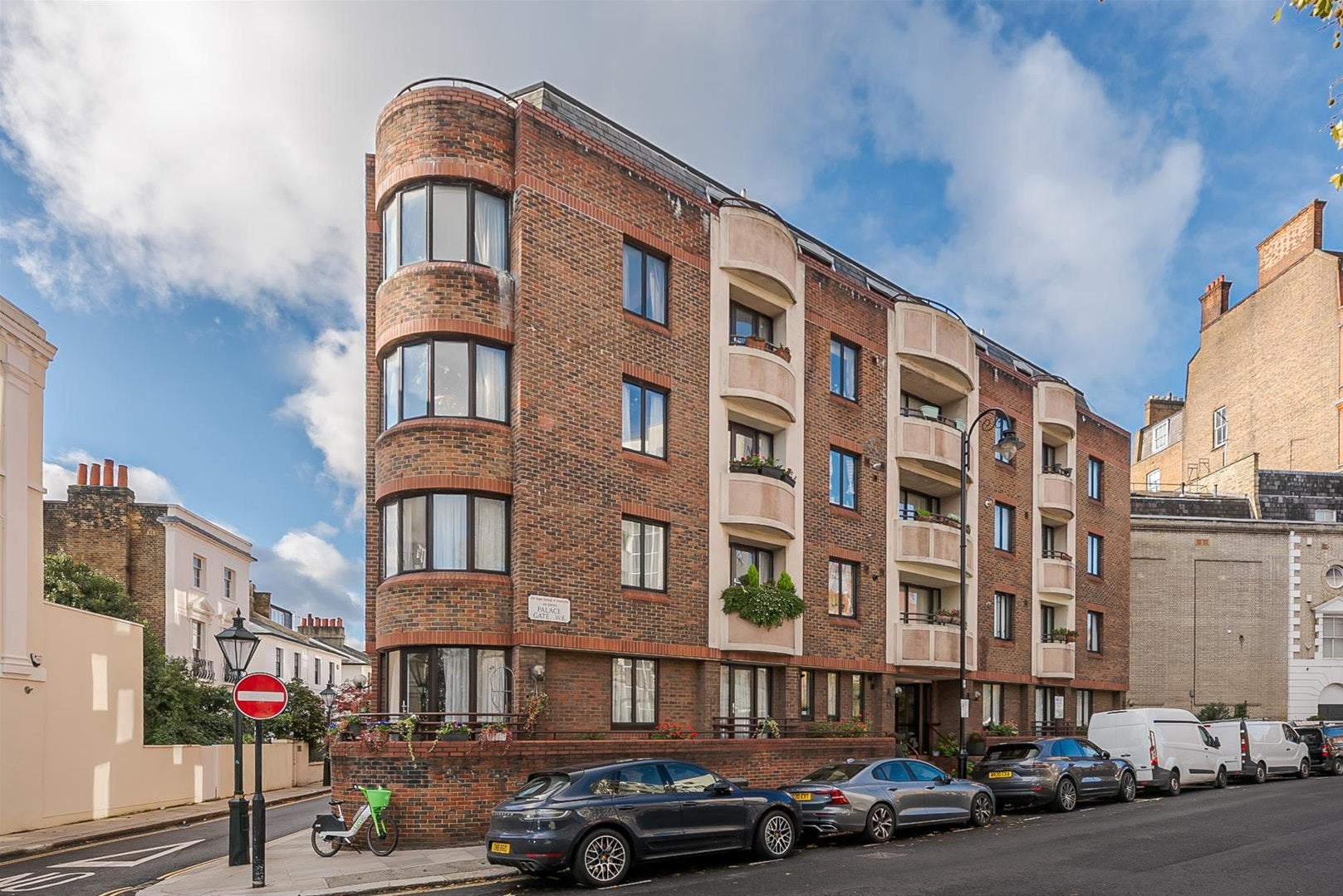 Flat Palace Gate in Greater London