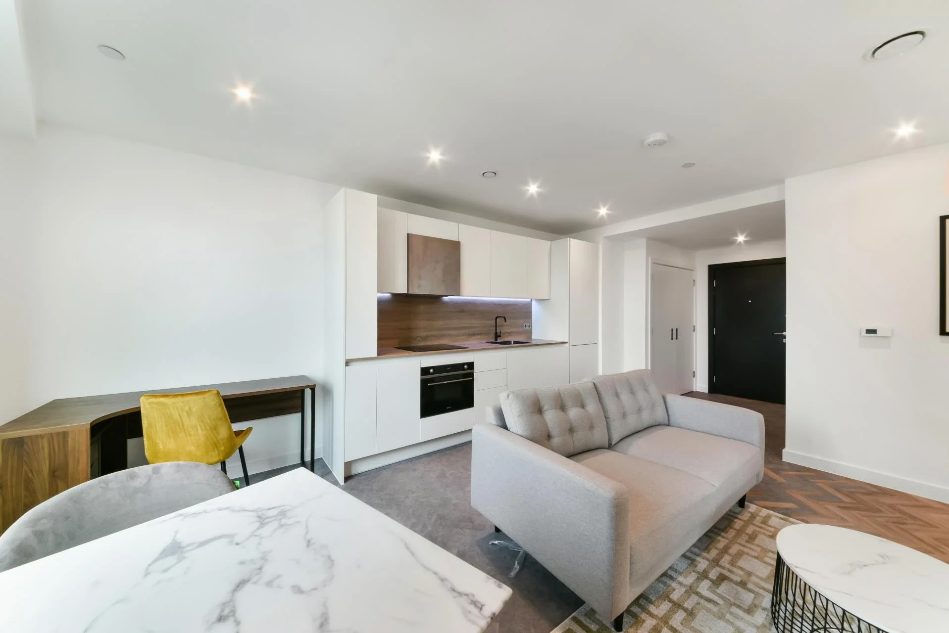 Flat Gillender Street in Greater London
