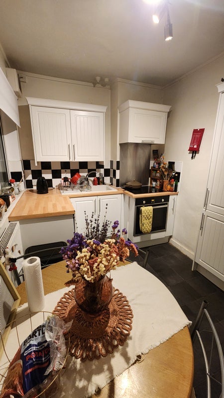 Flat Denmark Road in Greater London